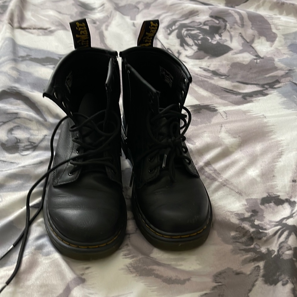 Girls Dr. Martens boots black size 1 excellent condition